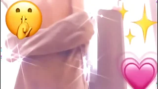 Afeminadinho fazendo strip na cam