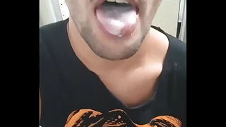 Novinho saiu da balada e foi para esta&ccedil;&atilde;o tomar um leitinho